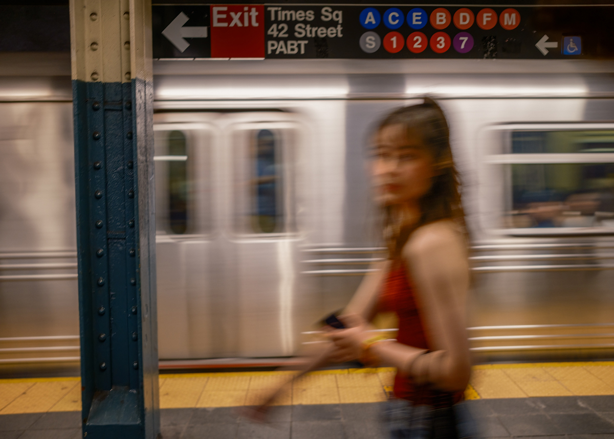 Owens Elliot Subway Phantom AssignedSubject   Motion Photography 20251008